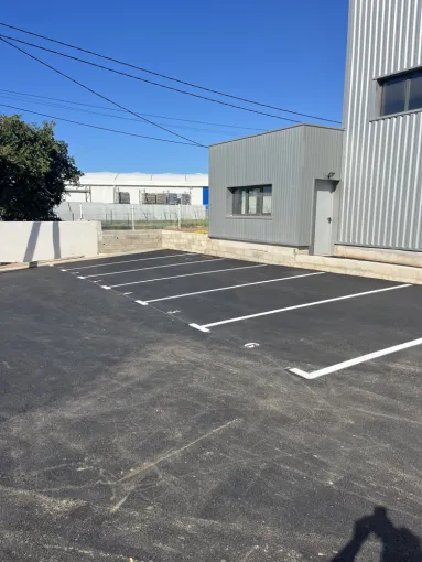 Création de places de parking numérotées ainsi qu'une place pour les Personnes a Mobilité Réduite Marseille , Toulon, MSR83.13