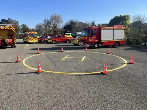 Reprise complète des marquages au sol à la caserne de pompiers de Sainte-Maxime, Toulon, MSR83.13