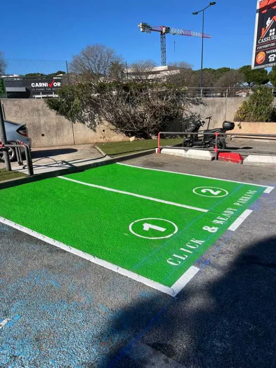 À qui faire appel pour réaliser le marquage au sol des places de stationnement devant son enseigne ?, Toulon, MSR83.13