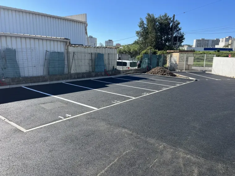 creation de places de parking numerotées + place PMR, Toulon, MSR83.13