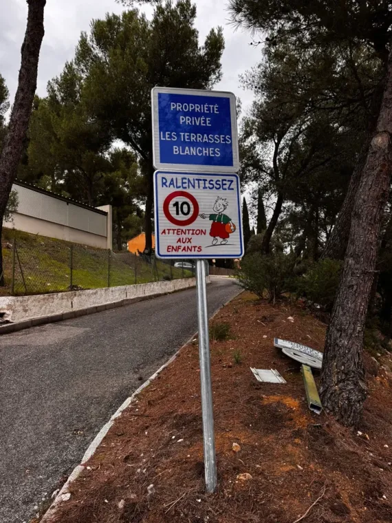 Pose de panneaux de signalisation personnaliser, Toulon, MSR83.13