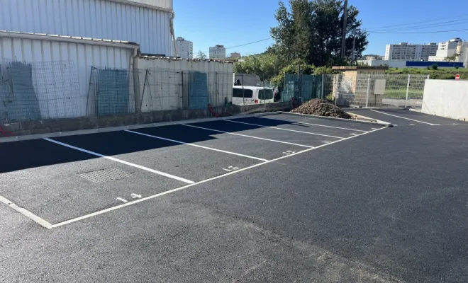 Création de places de parking numérotées ainsi qu'une place pour les Personnes a Mobilité Réduite Marseille , Toulon, MSR83.13