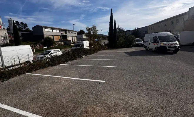 Réalisation de 25 places de parking dont 2 places PMR à Brignoles, Toulon, MSR83.13