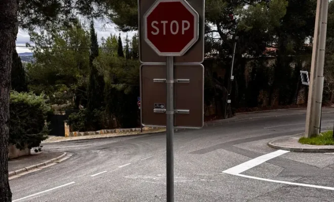 marquage signalisation routiere 83 13 pour copropriété, Toulon, MSR83.13