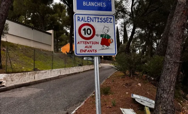 marquage signalisation routiere 83 13 pour copropriété, Toulon, MSR83.13
