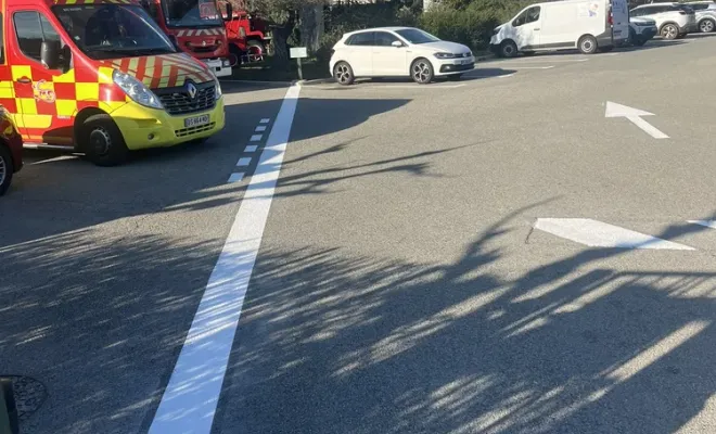 Reprise complète des marquages au sol à la caserne de pompiers de Sainte-Maxime, Toulon, MSR83.13
