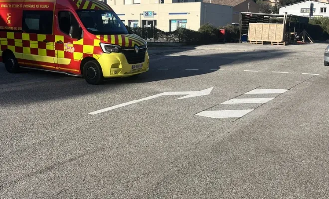 Reprise complète des marquages au sol à la caserne de pompiers de Sainte-Maxime, Toulon, MSR83.13