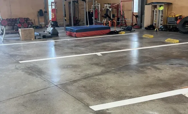 Reprise complète des marquages au sol à la caserne de pompiers de Sainte-Maxime, Toulon, MSR83.13