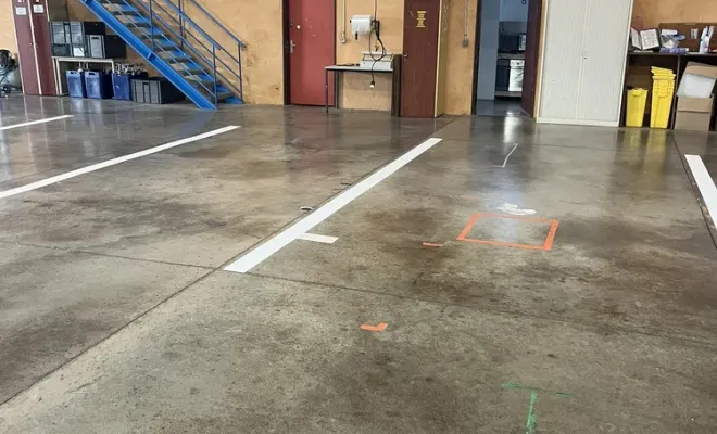 Reprise complète des marquages au sol à la caserne de pompiers de Sainte-Maxime, Toulon, MSR83.13