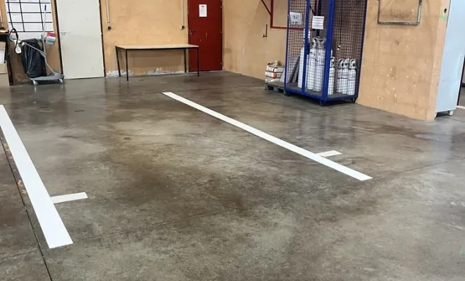 Reprise complète des marquages au sol à la caserne de pompiers de Sainte-Maxime, Toulon, MSR83.13