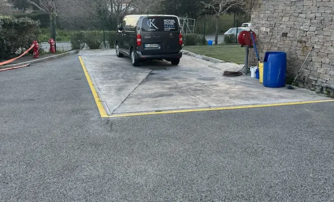 Reprise complète des marquages au sol à la caserne de pompiers de Sainte-Maxime, Toulon, MSR83.13