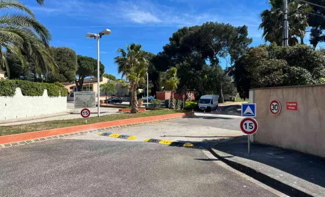 Installation de mobilier urbain, Toulon, MSR83.13