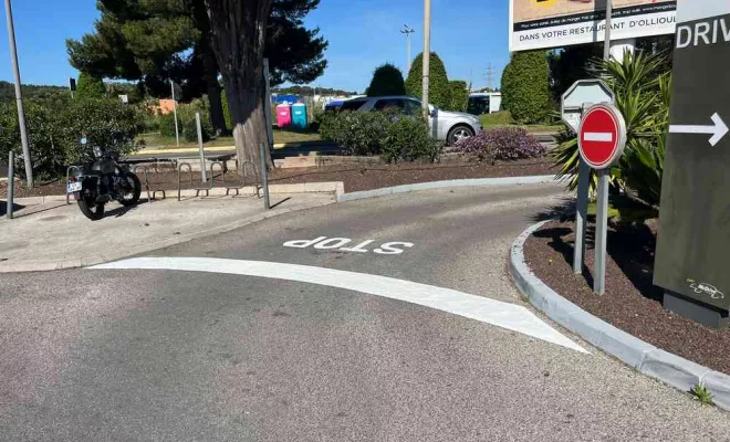 Travaux de marquage au sol, Toulon, MSR83.13