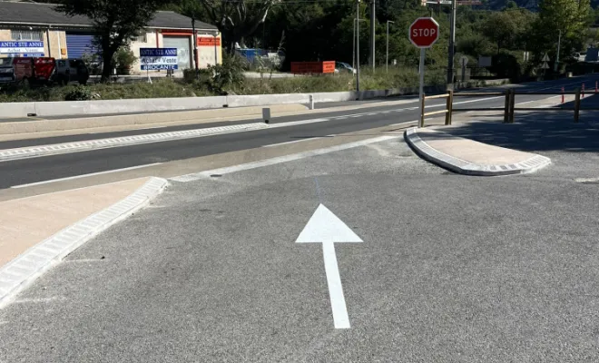 Réalisation d'un parking comprennent 28 places dont une PMR, cheminement piéton, zébra, flèche directionnelle. , Toulon, MSR83.13