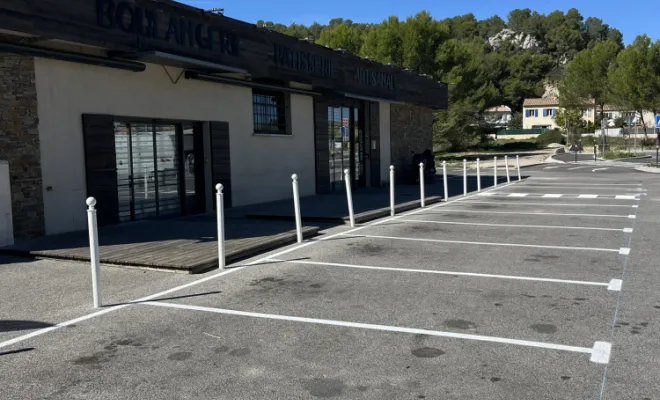 Réalisation d'un parking comprennent 28 places dont une PMR, cheminement piéton, zébra, flèche directionnelle. , Toulon, MSR83.13