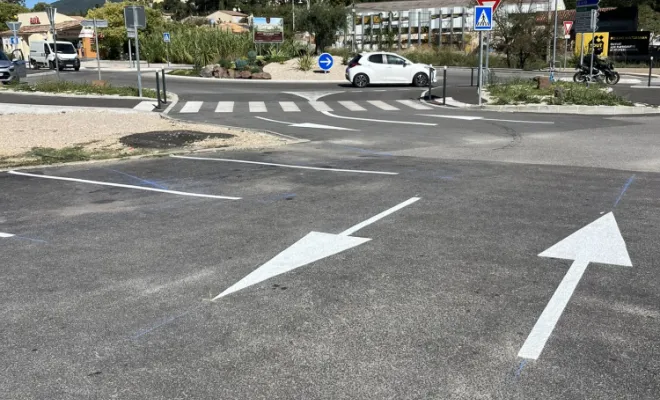 Réalisation d'un parking comprennent 28 places dont une PMR, cheminement piéton, zébra, flèche directionnelle. , Toulon, MSR83.13