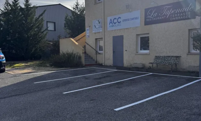 Création de 25 places de parking dont 2 places PMR, ainsi que la pose d'un panneau PMR Restaurant La Tapenade a Brignoles, Toulon, MSR83.13
