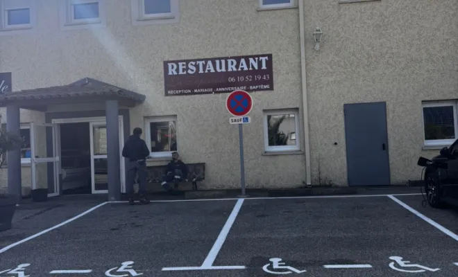 Création de 25 places de parking dont 2 places PMR, ainsi que la pose d'un panneau PMR Restaurant La Tapenade a Brignoles, Toulon, MSR83.13