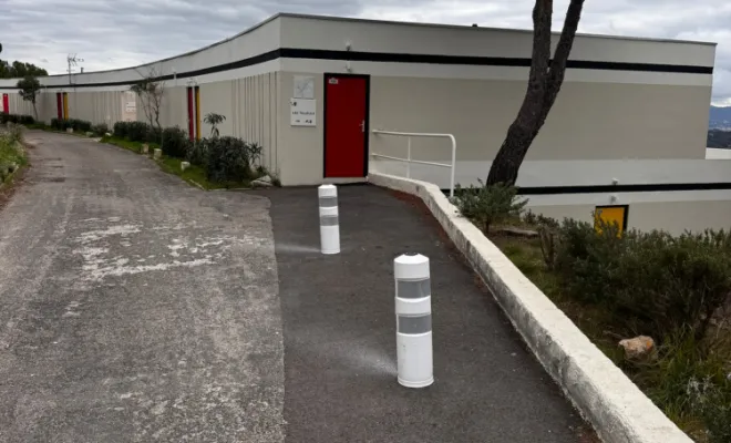 Marquage Signalisation Routiere 83 13 à réaliser pour une copropriété des passages piétons matérialiser avec des balises J11, des dents de requin pour matérialiser les ralentisseurs, réalisation de divers panneaux de signalisation et bandes de stop , Toulon, MSR83.13