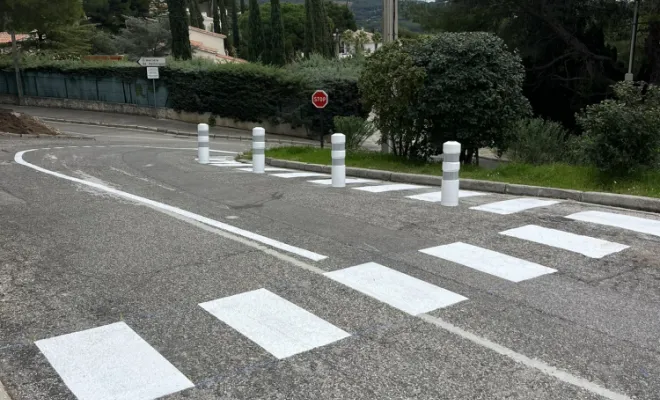 Marquage Signalisation Routiere 83 13 à réaliser pour une copropriété des passages piétons matérialiser avec des balises J11, des dents de requin pour matérialiser les ralentisseurs, réalisation de divers panneaux de signalisation et bandes de stop , Toulon, MSR83.13