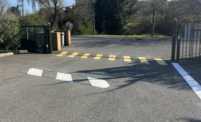 MSR 8313 à réaliser le marquage au sol intérieur et extérieur de la caserne des sapeurs pompiers de Sainte Maxime, Toulon, MSR83.13