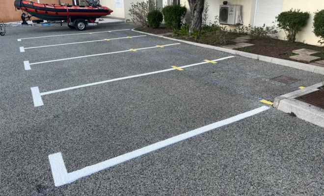 MSR 8313 à réaliser le marquage au sol intérieur et extérieur de la caserne des sapeurs pompiers de Sainte Maxime, Toulon, MSR83.13