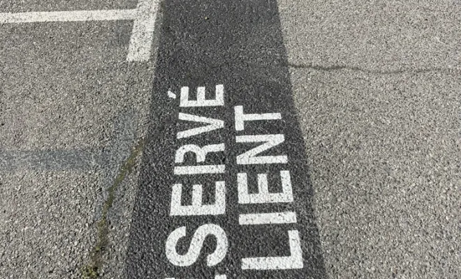 Marquage Signalisation Routière 83 13  a réaliser la création de places personnalisées ainsi qu'un espace de livraison pour la concession Porsche  de Marseille, Toulon, MSR83.13